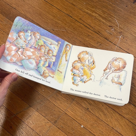 Five Little Monkeys 🙈 🙉 🙊 jumping on the bed vintage kids board book - Picture 8 of 9